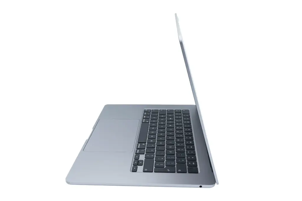 Macbook Air 15 M2 nešiojamas kompiuteris sonas1.webp