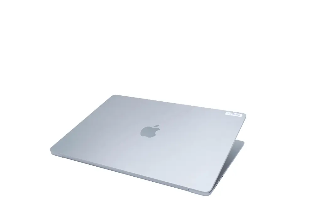 Macbook Air 15 M2 nešiojamas kompiuteris nugara.webp