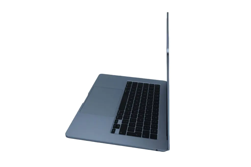 Macbook Air 15 M4 2 (1).webp